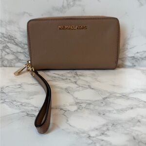 NWT Michael Kors Wristlet